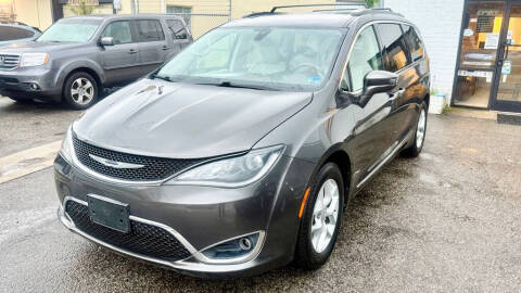 2017 Chrysler Pacifica Touring-L