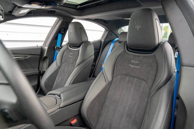 2022 Maserati Ghibli 12