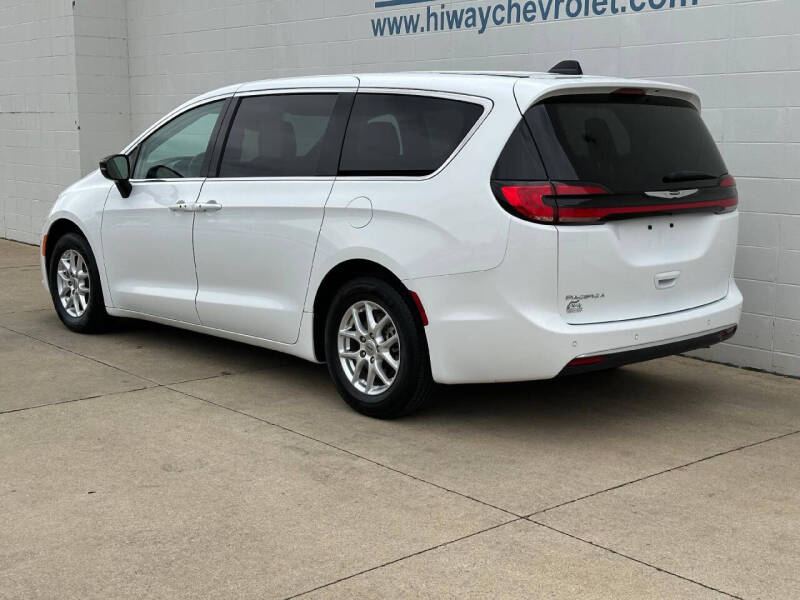 2024 Chrysler Pacifica Touring L