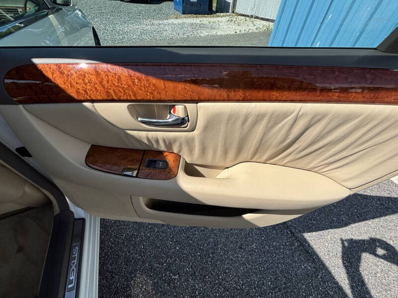 2004 Lexus LS 430 - Photo 16