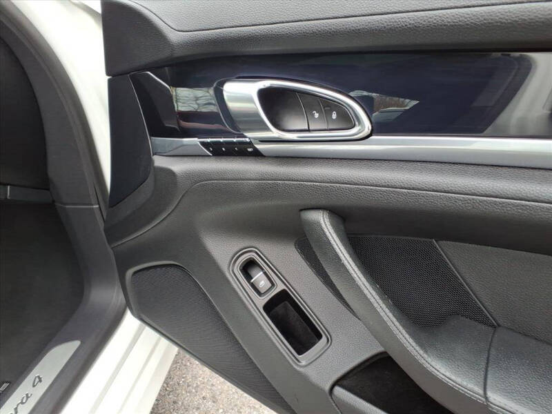 2015 Porsche Panamera 4