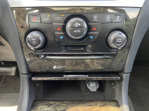 2012 Chrysler 300 Limited