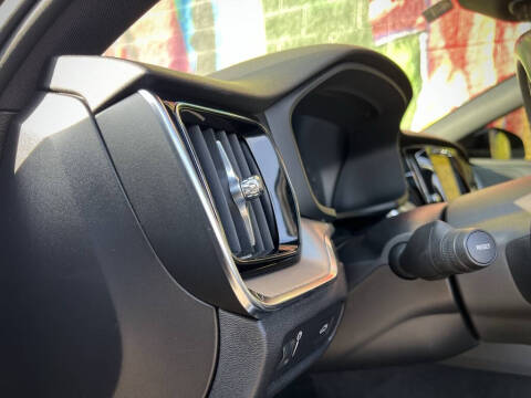 2019 Volvo S60 T6 R-Design