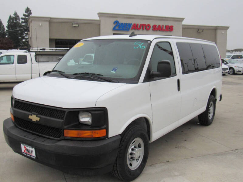 2017 Chevrolet Express Passenger LS's photo