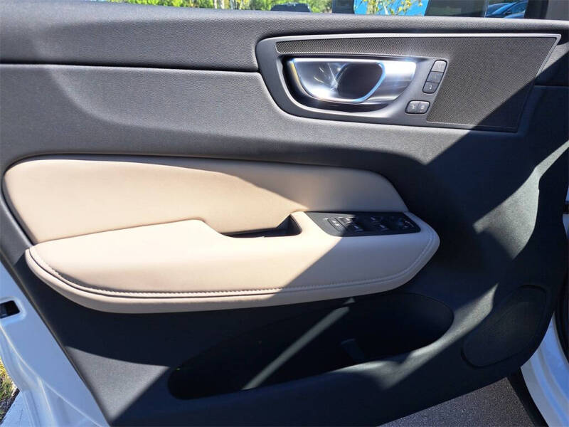 2026 Volvo XC60 T8 Plus