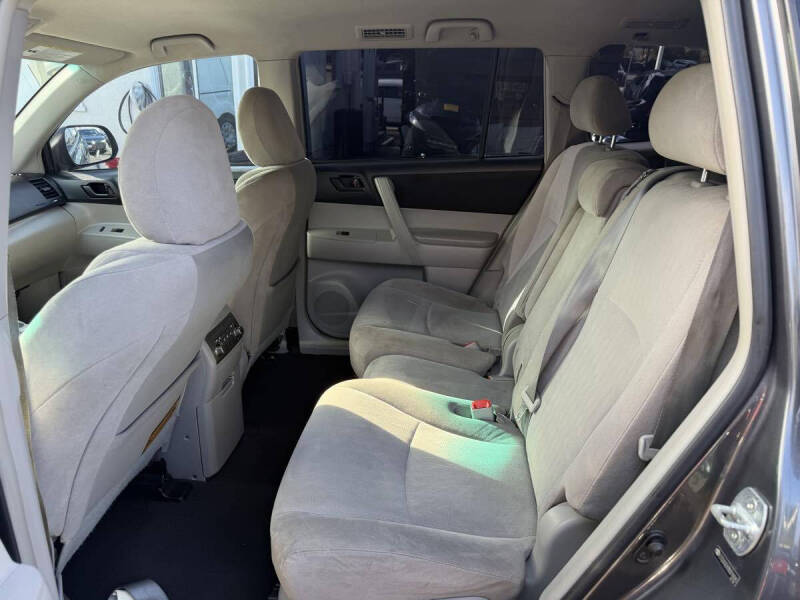 2011 Toyota Highlander SE