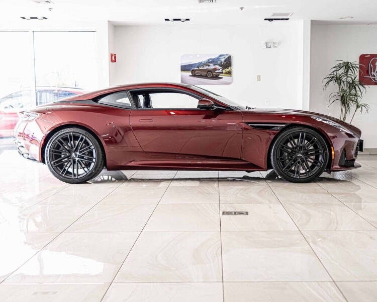 2025 Aston Martin DB12 V8