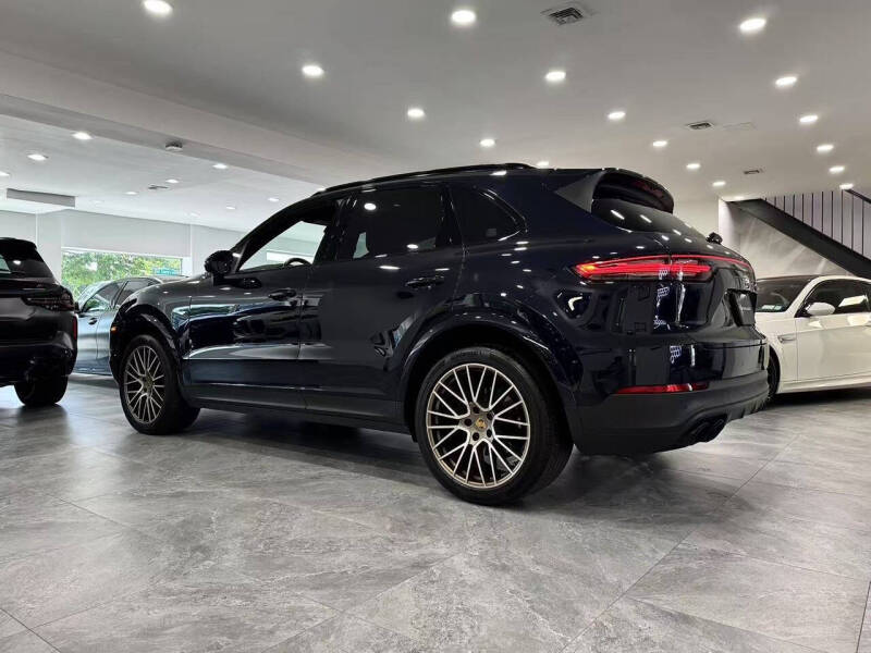 2022 Porsche Cayenne Platinum Edition