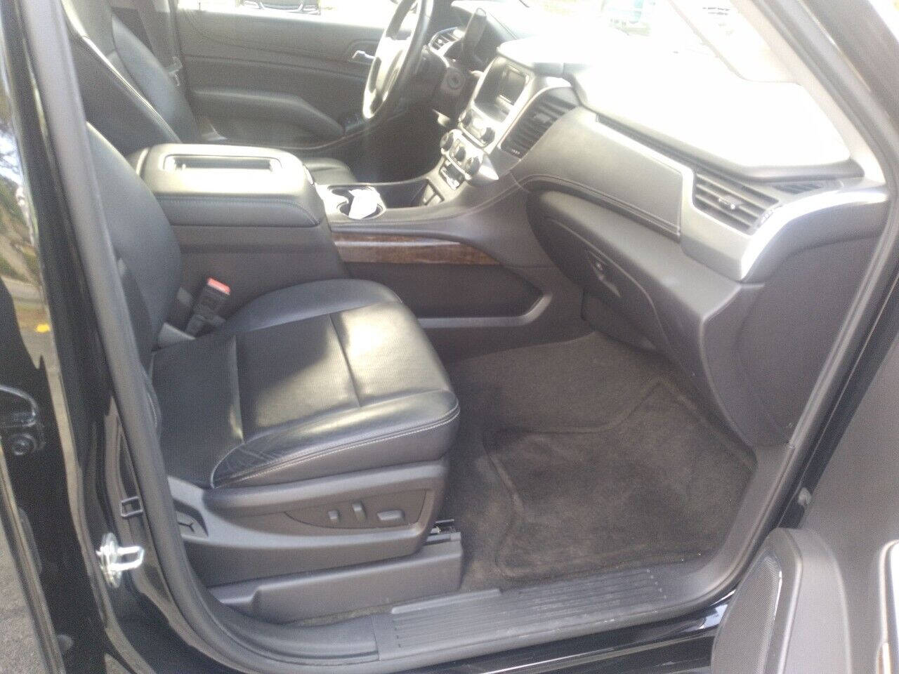 2015 CHEVROLET Tahoe SUV / Crossover - $21,999