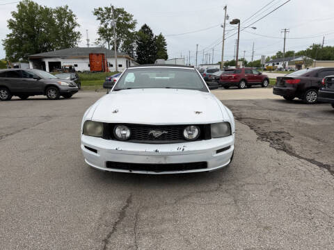 2005 Ford Mustang GT Deluxe