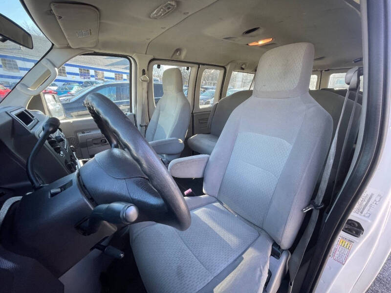 2010 Ford E-Series E-350 SD XLT