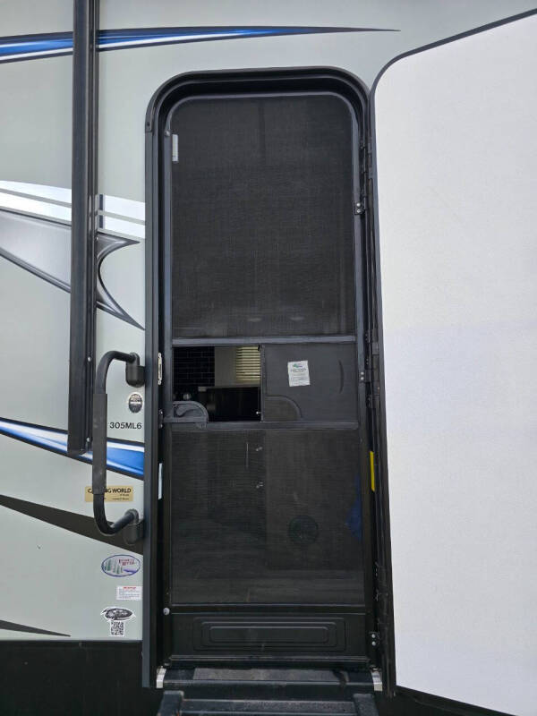 2019 Forest River Arctic Wolf 305 ML6 Orbital With Leveling