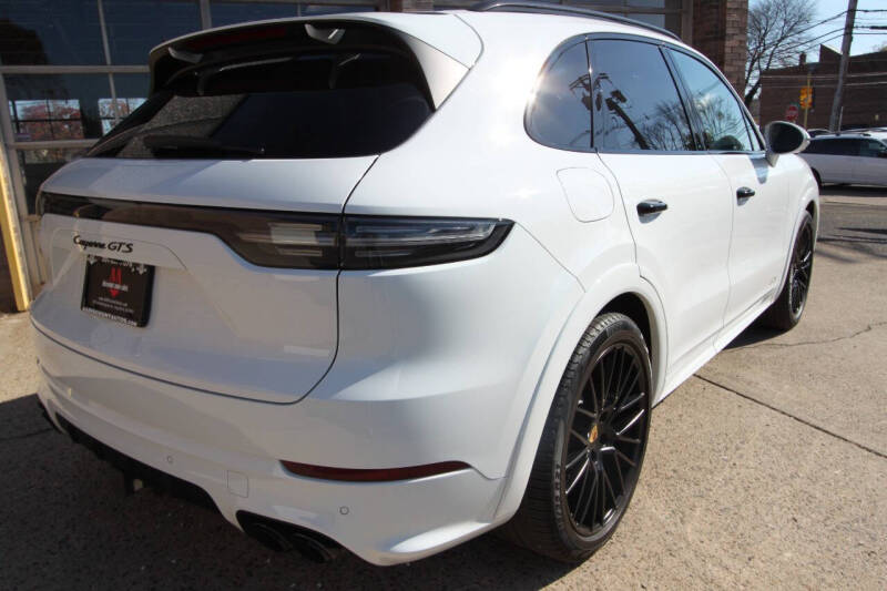 2021 Porsche Cayenne GTS photo 7