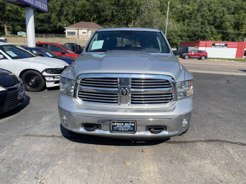 2015 RAM 1500 SLT