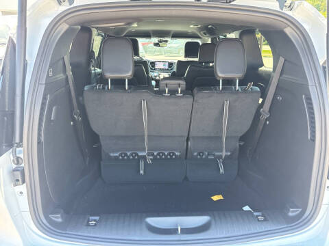 2027 Chrysler Pacifica Select