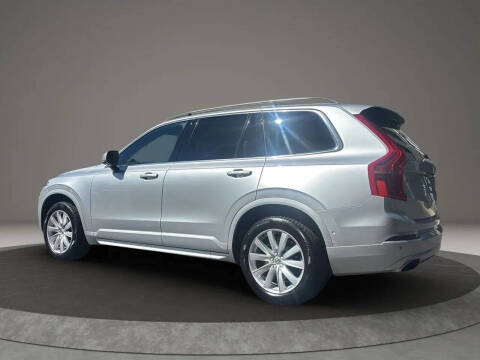 2017 Volvo XC90 T6 Momentum