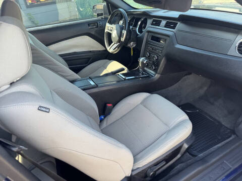 2012 Ford Mustang V6