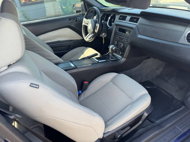 2012 Ford Mustang V6