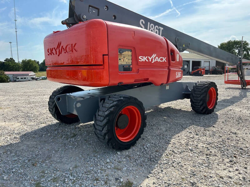 2016 Skyjack 86' Manlift
