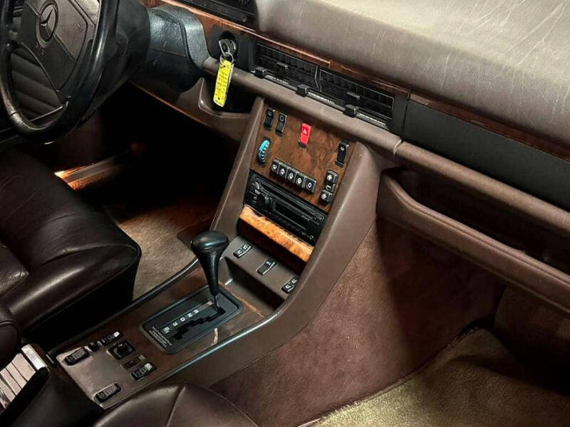 1991 Mercedes-Benz 560-Class 560 SEL