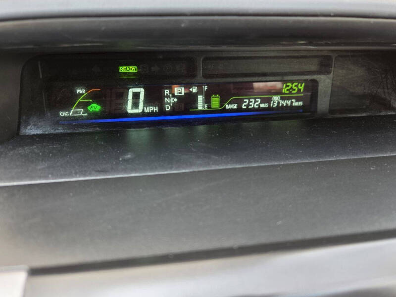 2016 Toyota Prius v Three