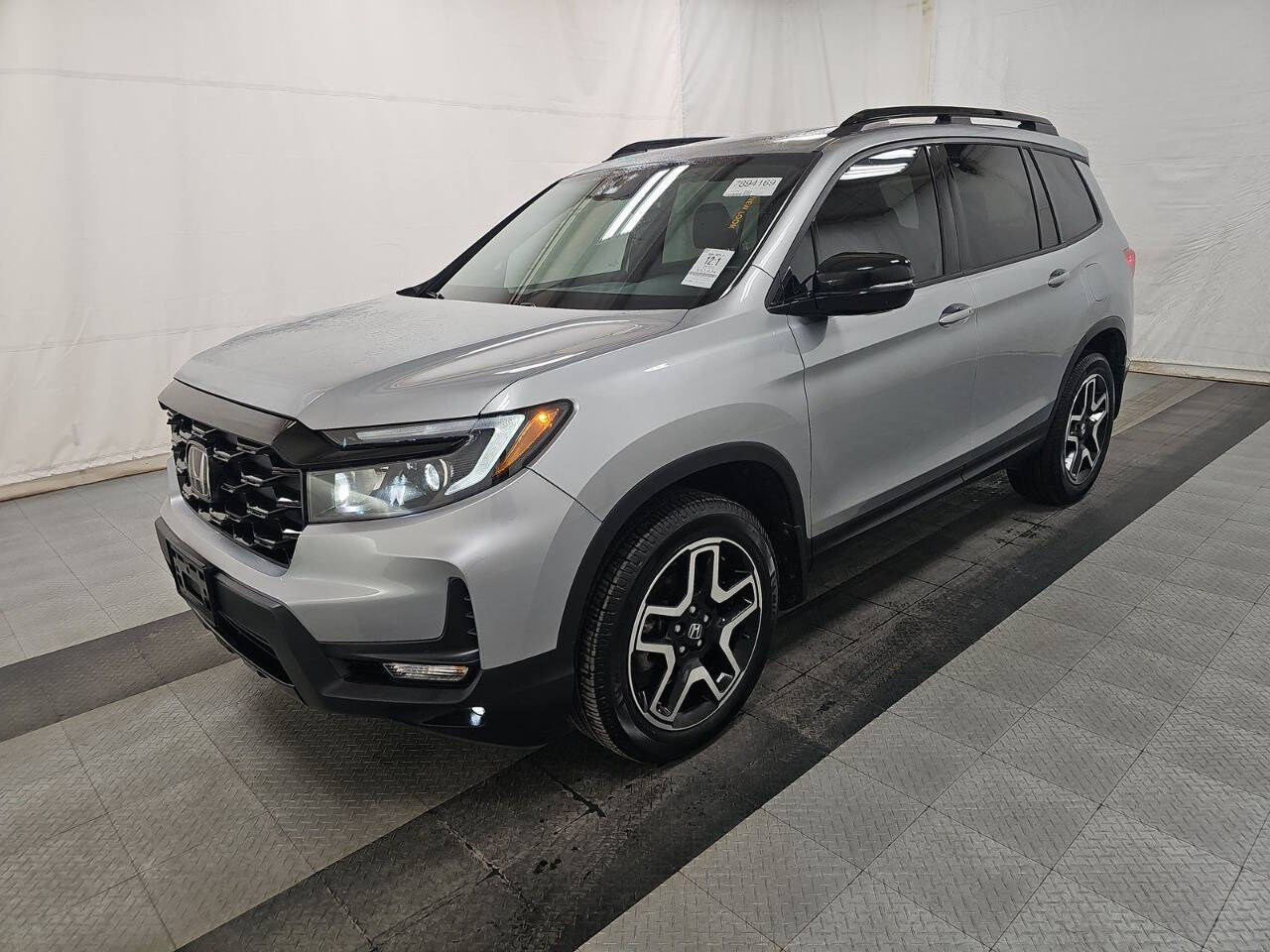 2023 Honda Passport Touring AWD's photo