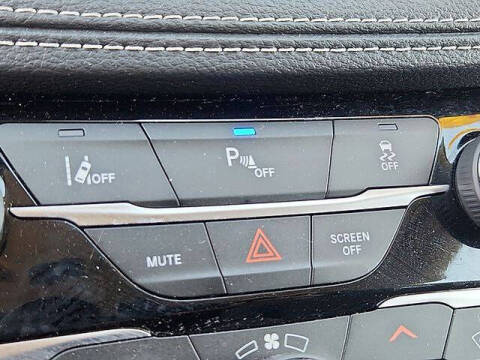 2024 Chrysler Pacifica Plug-In Hybrid Select