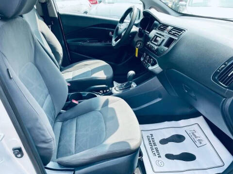 2015 Kia Rio 5-Door LX