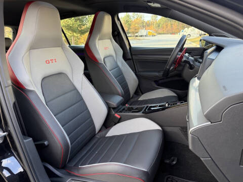 2024 Volkswagen Golf GTI SE