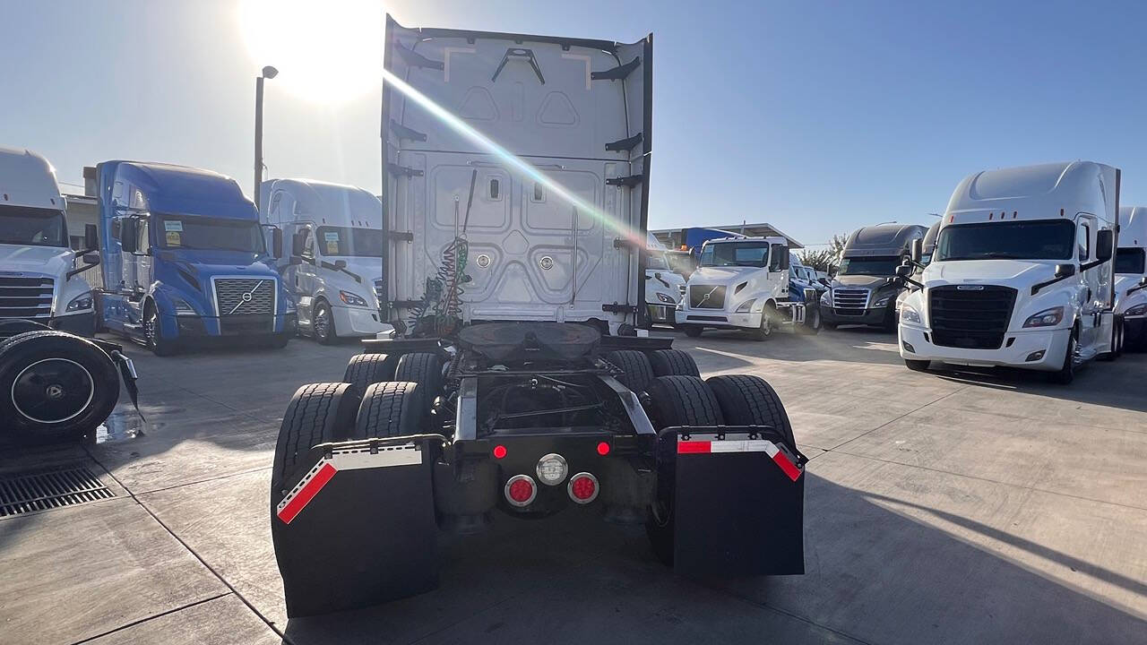 2022 Freightliner Cascadia for sale at KING TRUCK TRAILER SALES in Bakersfield, CA