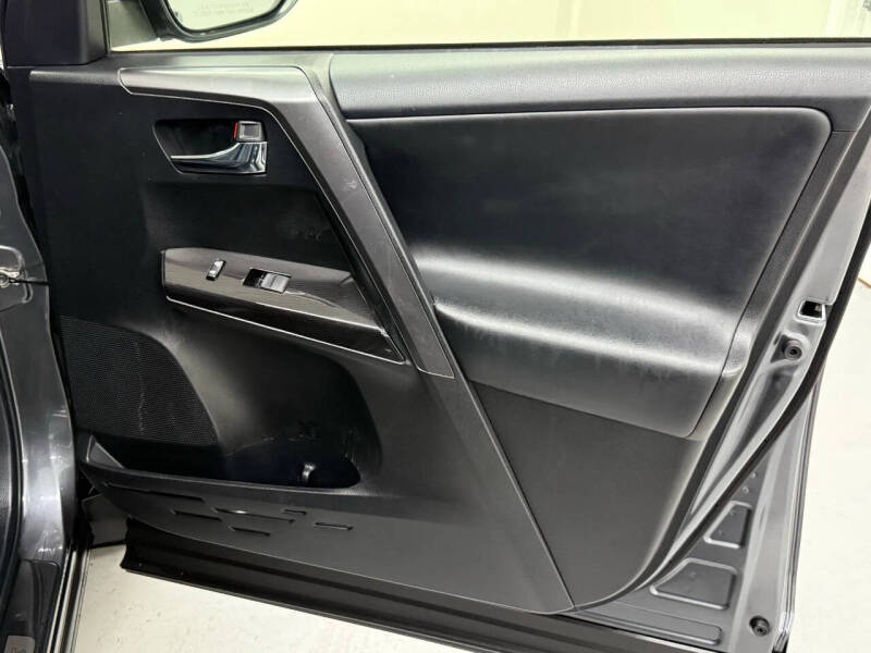 2017 Toyota RAV4 Hybrid SE