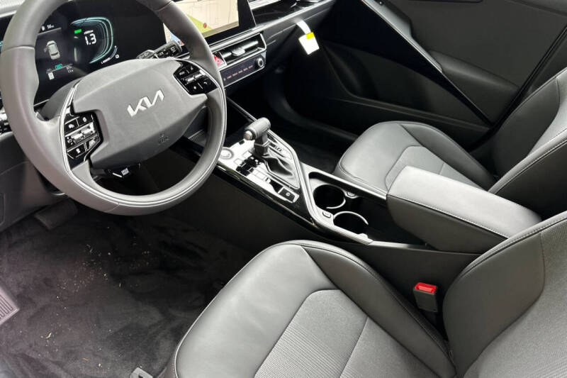 2025 Kia Niro EX