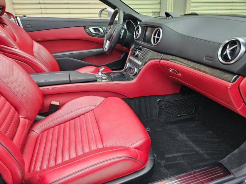 2016 Mercedes-Benz SL-Class SL550 photo 9