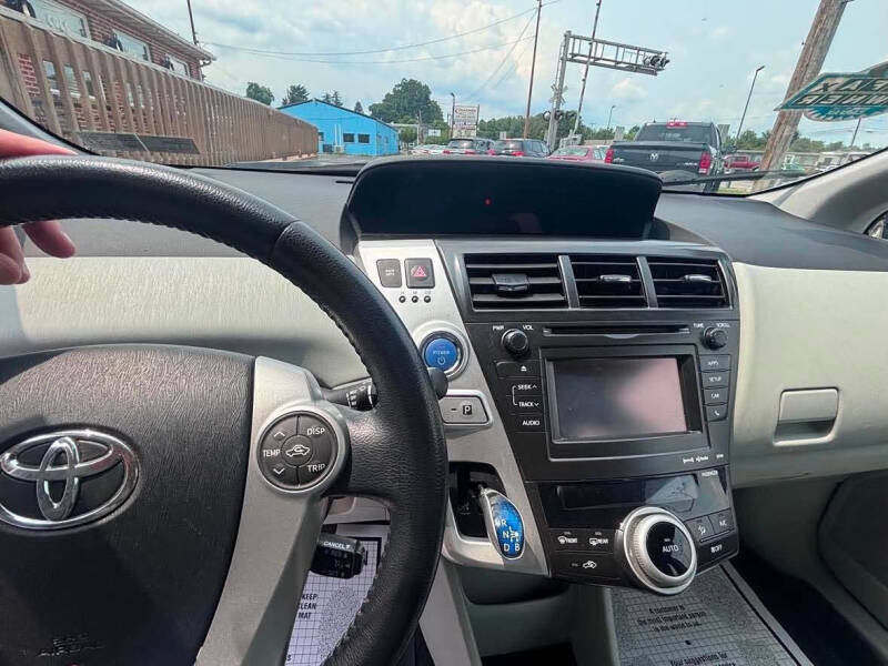 2013 Toyota Prius v Five