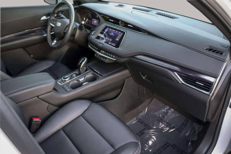 2022 Cadillac XT4 Luxury