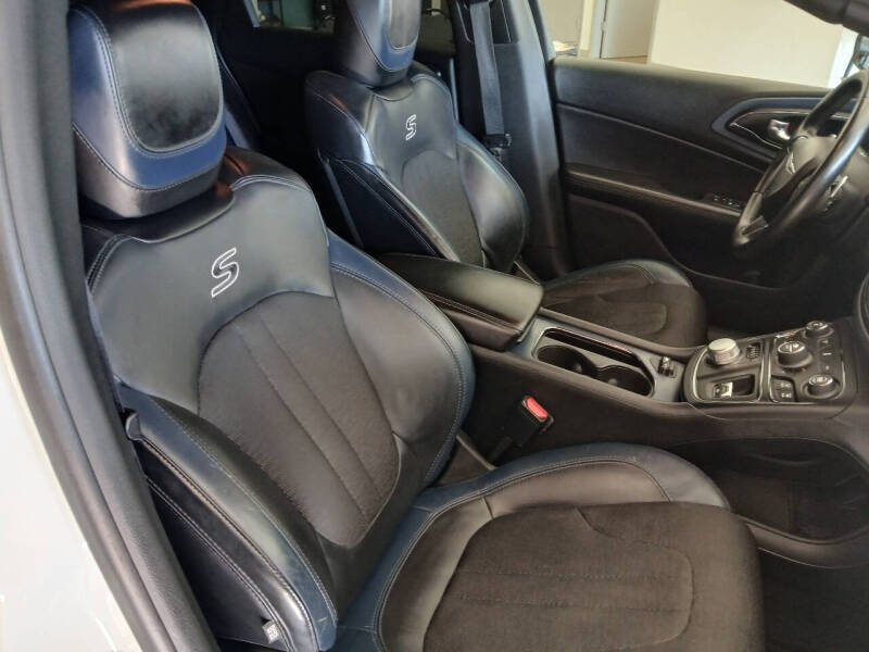 2016 Chrysler 200 S