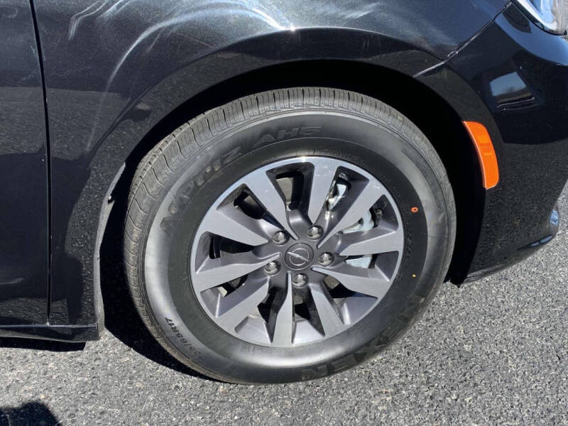 2023 Chrysler Pacifica Plug-In Hybrid Touring L