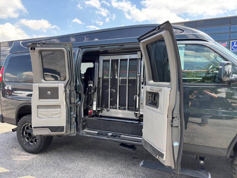 2017 GMC Savana 2500