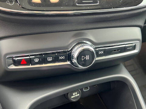 2026 Volvo XC40 B5 Ultra