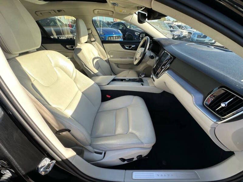 2019 Volvo S60 T5 Momentum