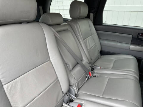 2016 Toyota Sequoia SR5