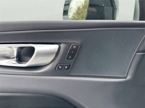 2025 Volvo XC60 B5 Plus Dark Theme