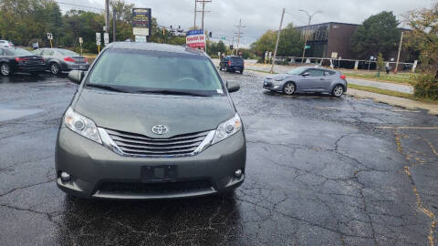 2013 Toyota Sienna for sale at Cumberland Automotive Sales in Des Plaines IL