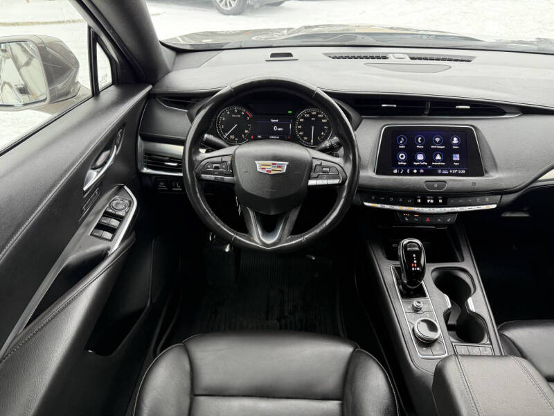 2020 Cadillac XT4 Premium Luxury