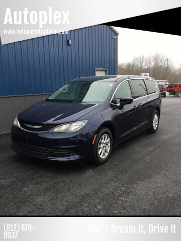 2017 Chrysler Pacifica for sale at Autoplex in Sullivan IN
