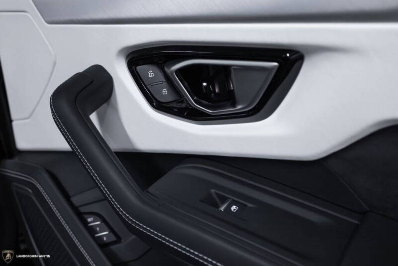 2023 Lamborghini Urus S