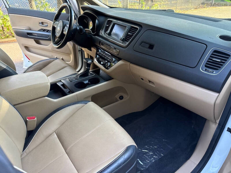 2017 Kia Sedona LX