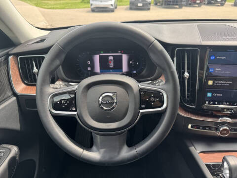 2024 Volvo XC60 B5 Plus Dark Theme