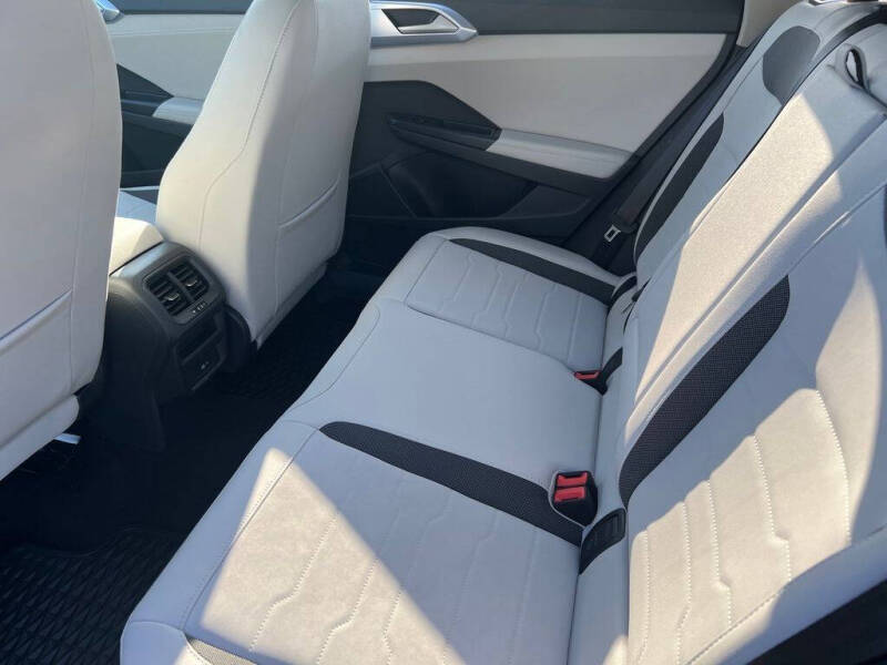 2025 Volkswagen Taos SE 4Motion