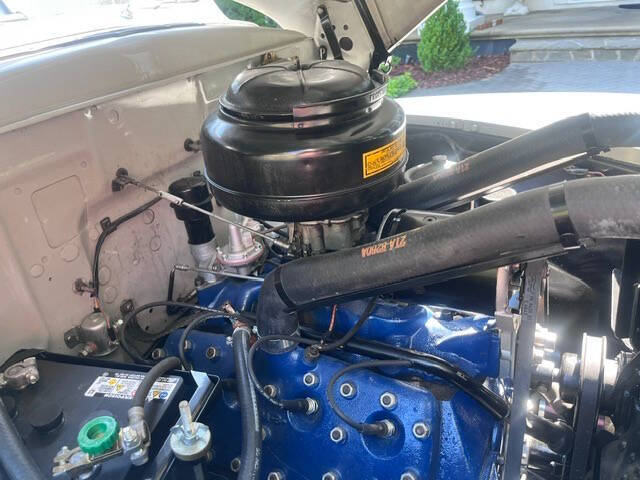 1948 Ford Super Deluxe